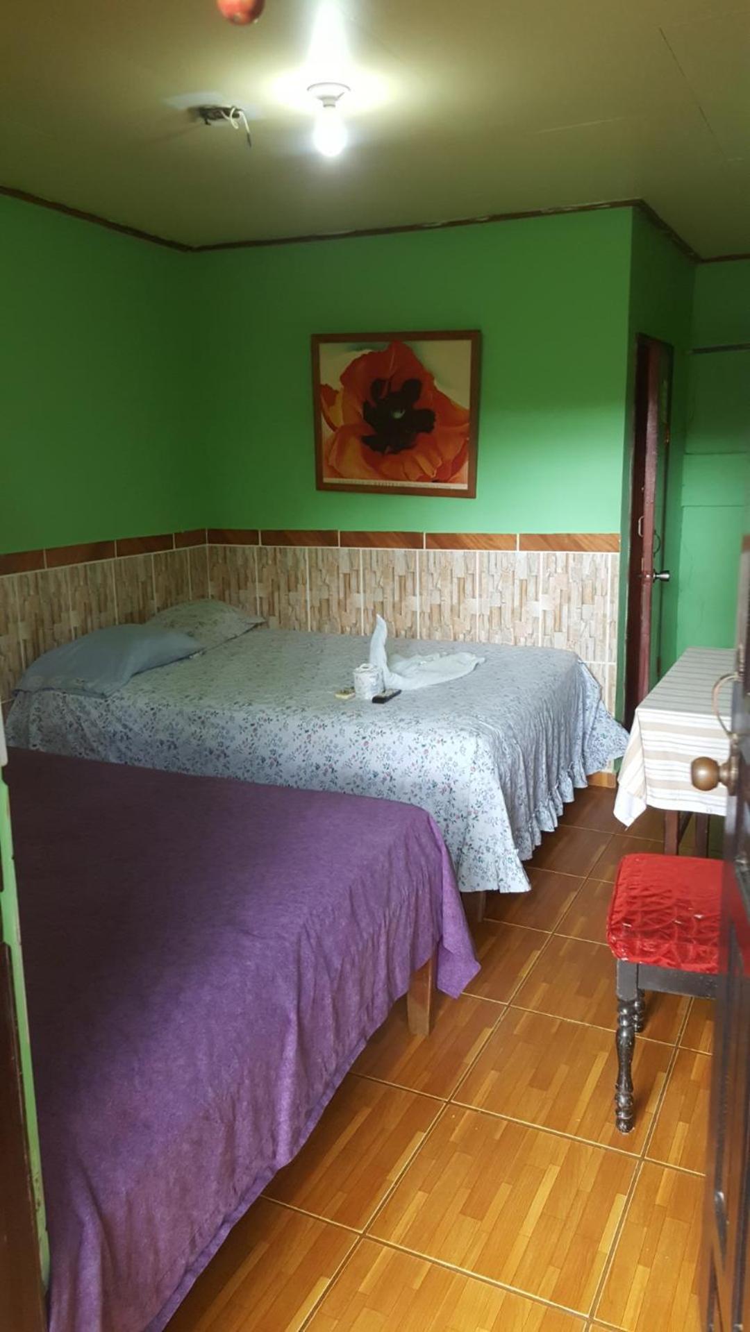 Hotel Economico Coxen Hole Esterno foto