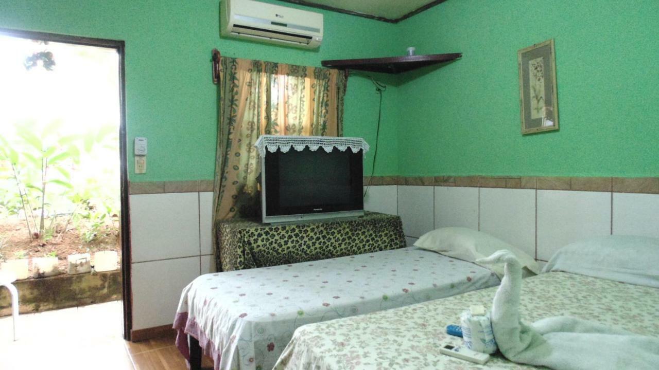 Hotel Economico Coxen Hole Esterno foto